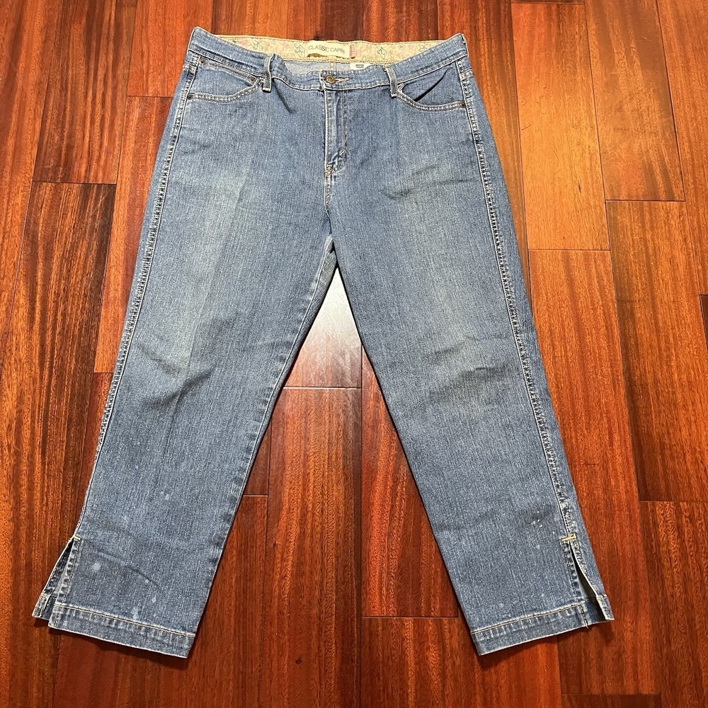 Vintage Levis Jeans Womens 16 36x25 Blue Light Wash Classic Capri Grunge Y2K *